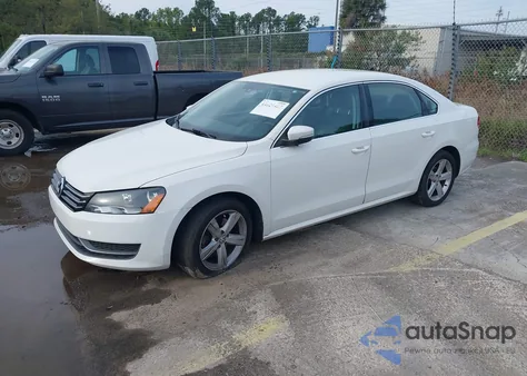 2013 Volkswagen Passat 2.5L Se z USA, uszkodzony, nr VIN 1VWBH7A32DC137901